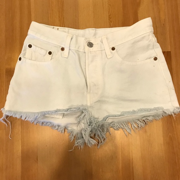 White 501 Levis Shorts - Picture 1 of 4